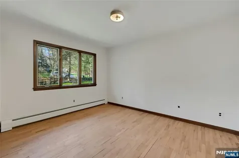 24 Deerhaven Lane Jefferson Township NJ 07435