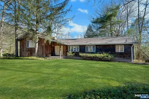 24 Deerhaven Lane Jefferson Township NJ 07435