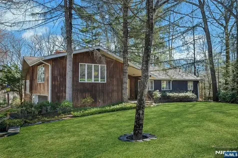 24 Deerhaven Lane Jefferson Township NJ 07435