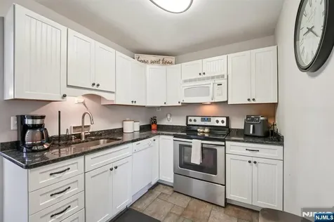 9 Cottonwood Court Hardyston NJ 07460