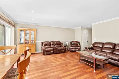 342 Pond Court Twp Of Washington NJ 07676