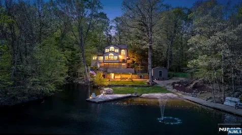 70 Harrison Lane Bloomingdale NJ 07403