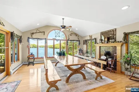 70 Harrison Lane Bloomingdale NJ 07403