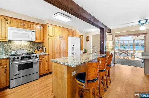 70 Harrison Lane Bloomingdale NJ 07403