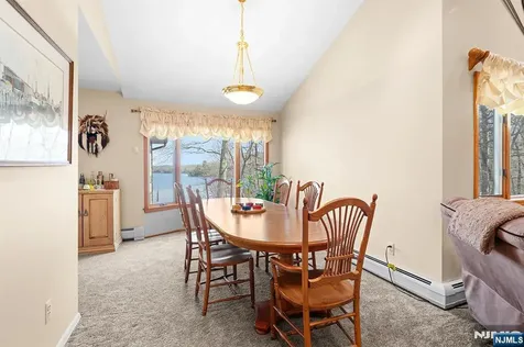 70 Harrison Lane Bloomingdale NJ 07403