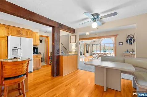 70 Harrison Lane Bloomingdale NJ 07403