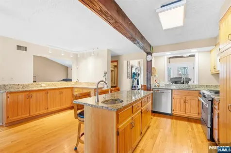 70 Harrison Lane Bloomingdale NJ 07403