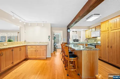 70 Harrison Lane Bloomingdale NJ 07403