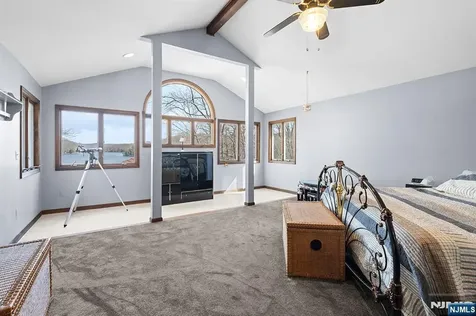 70 Harrison Lane Bloomingdale NJ 07403