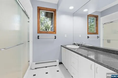 70 Harrison Lane Bloomingdale NJ 07403