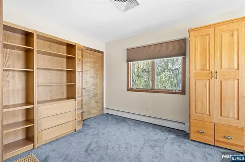 70 Harrison Lane Bloomingdale NJ 07403