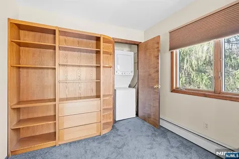70 Harrison Lane Bloomingdale NJ 07403
