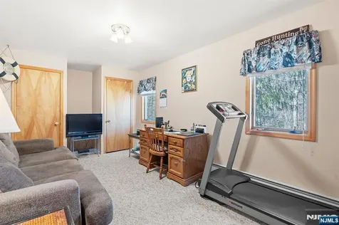 70 Harrison Lane Bloomingdale NJ 07403