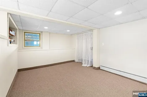 70 Harrison Lane Bloomingdale NJ 07403