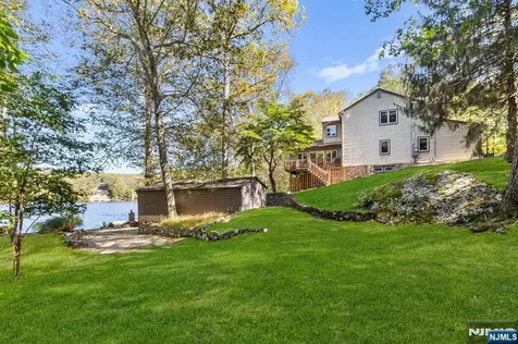 70 Harrison Lane Bloomingdale NJ 07403