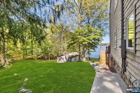 70 Harrison Lane Bloomingdale NJ 07403