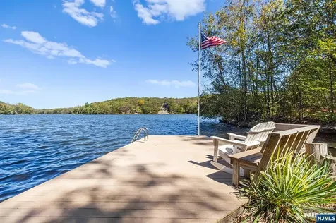 70 Harrison Lane Bloomingdale NJ 07403