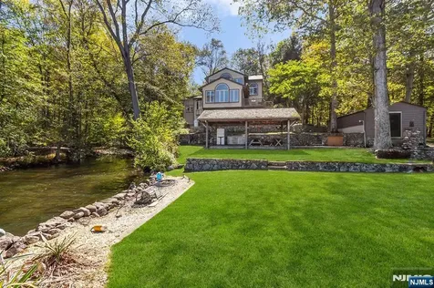 70 Harrison Lane Bloomingdale NJ 07403