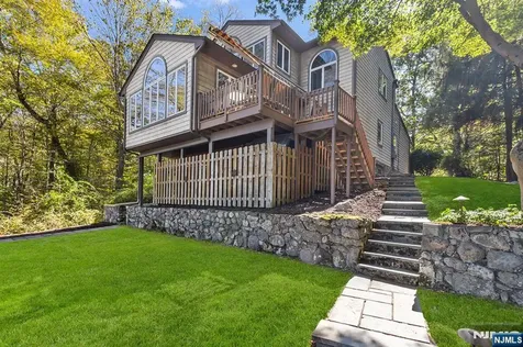 70 Harrison Lane Bloomingdale NJ 07403