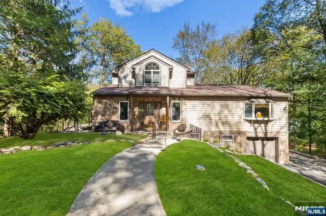 70 Harrison Lane Bloomingdale NJ 07403