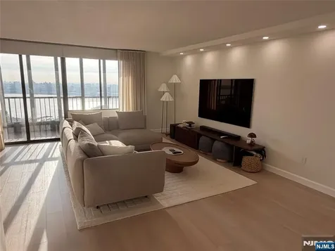 200 Winston Cliffside Park NJ 07010