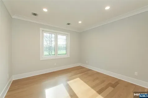 722 Erie Road Paramus NJ 07652