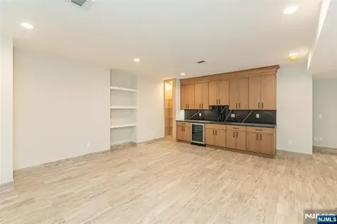 722 Erie Road Paramus NJ 07652
