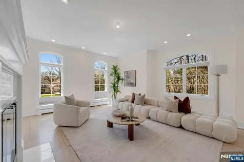 11 Alford Drive Saddle River NJ 07458