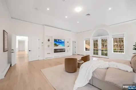 11 Alford Drive Saddle River NJ 07458
