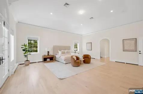 11 Alford Drive Saddle River NJ 07458