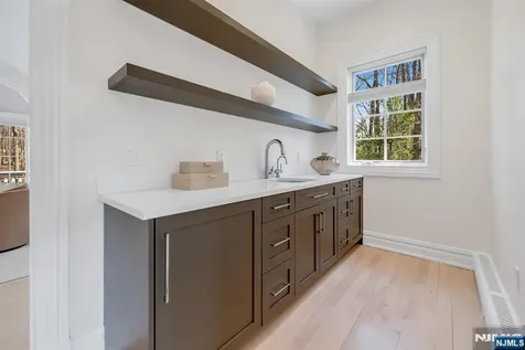 11 Alford Drive Saddle River NJ 07458