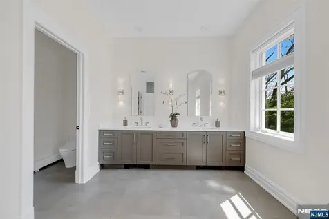 11 Alford Drive Saddle River NJ 07458