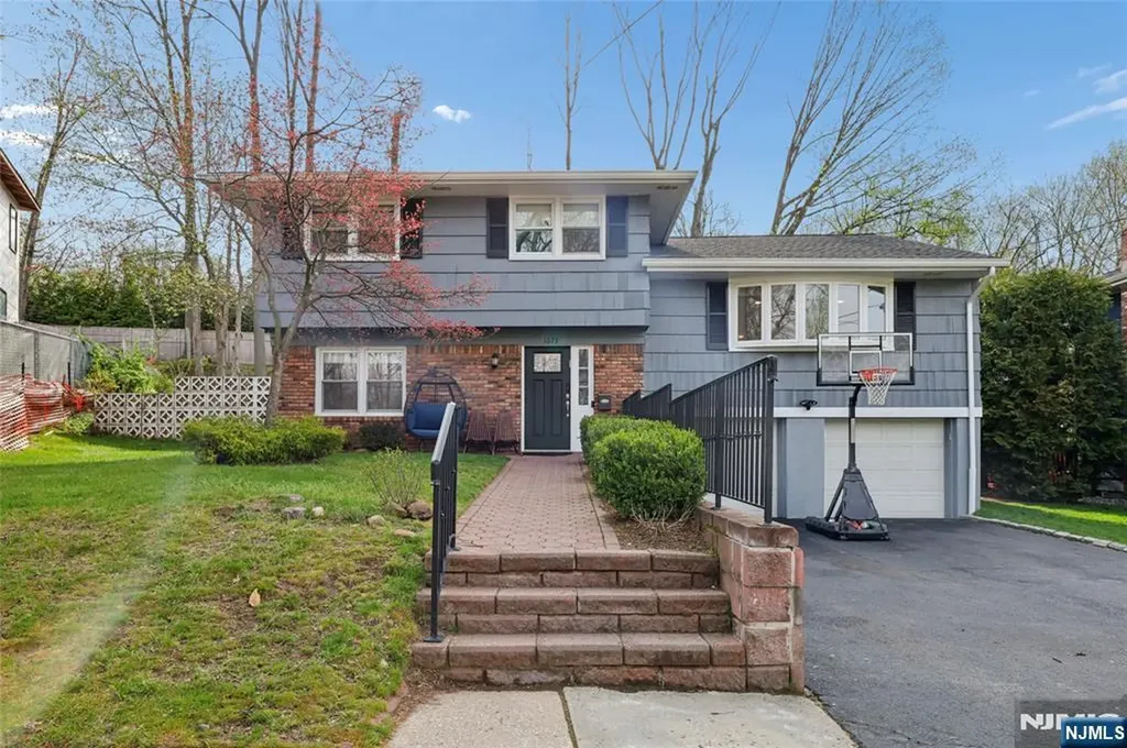1073 Allessandrini Avenue New Milford NJ 07646