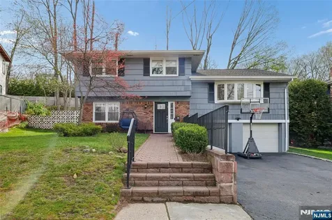 1073 Allessandrini Avenue New Milford NJ 07646
