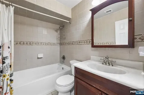 1073 Allessandrini Avenue New Milford NJ 07646