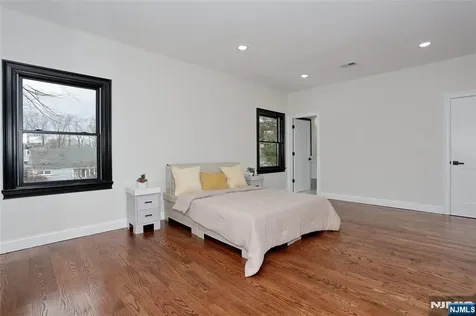 592 Fermery Drive New Milford NJ 07646
