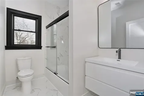 592 Fermery Drive New Milford NJ 07646