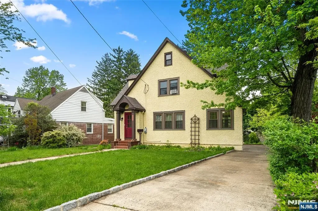 1231 Alicia Avenue Teaneck NJ 07666