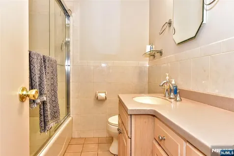 31 Susan Avenue Midland Park NJ 07432