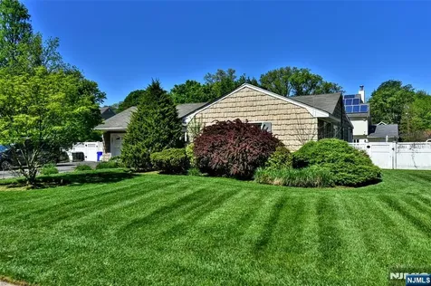 31 Susan Avenue Midland Park NJ 07432