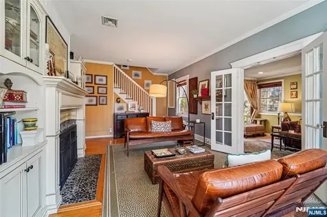 10 Crescent Place Allendale NJ 07401
