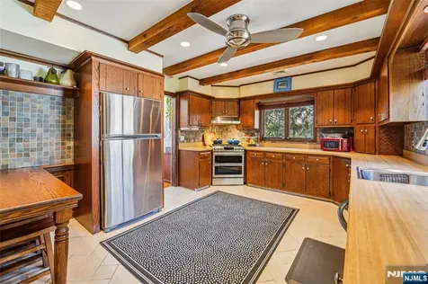 10 Crescent Place Allendale NJ 07401