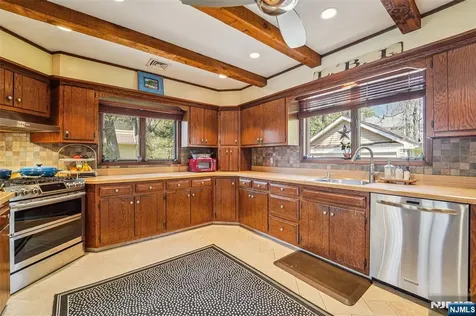 10 Crescent Place Allendale NJ 07401