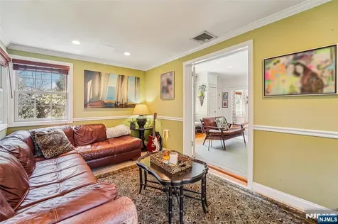 10 Crescent Place Allendale NJ 07401