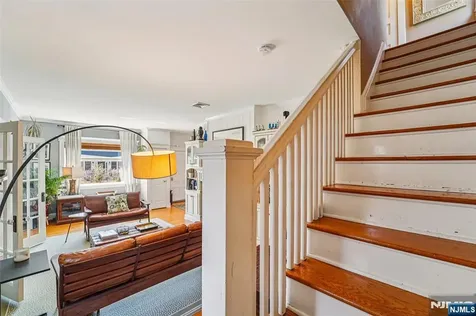 10 Crescent Place Allendale NJ 07401