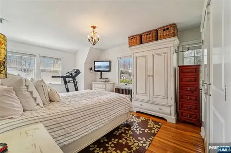 10 Crescent Place Allendale NJ 07401
