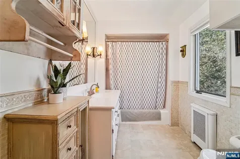 10 Crescent Place Allendale NJ 07401