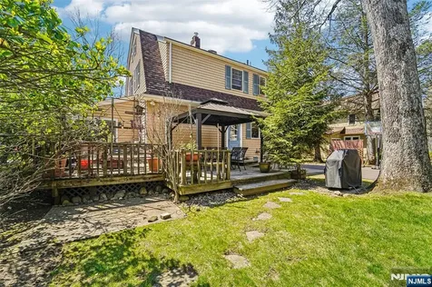 10 Crescent Place Allendale NJ 07401