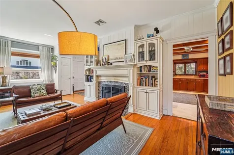 10 Crescent Place Allendale NJ 07401