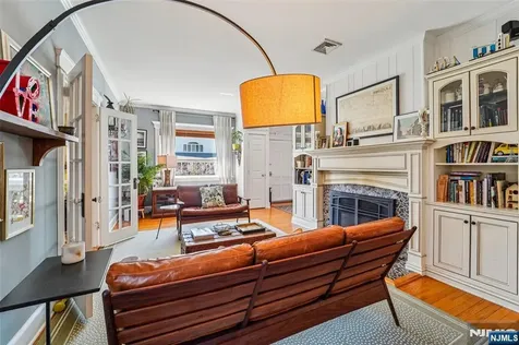 10 Crescent Place Allendale NJ 07401
